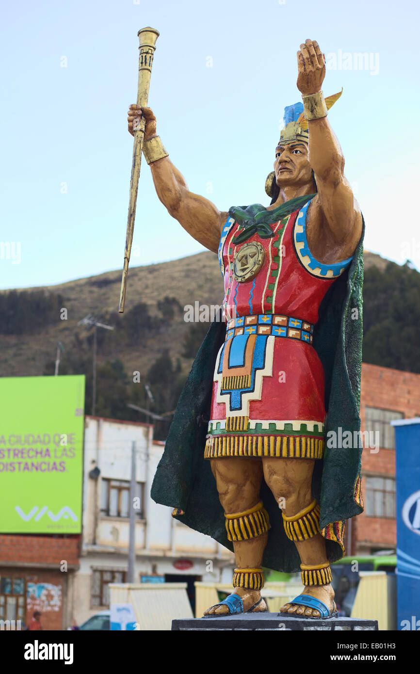 Manco Capac statua sulla riva meridionale dello stretto di Tiquina sul lago Titicaca in San Pedro de Tiquina, Bolivia Foto Stock