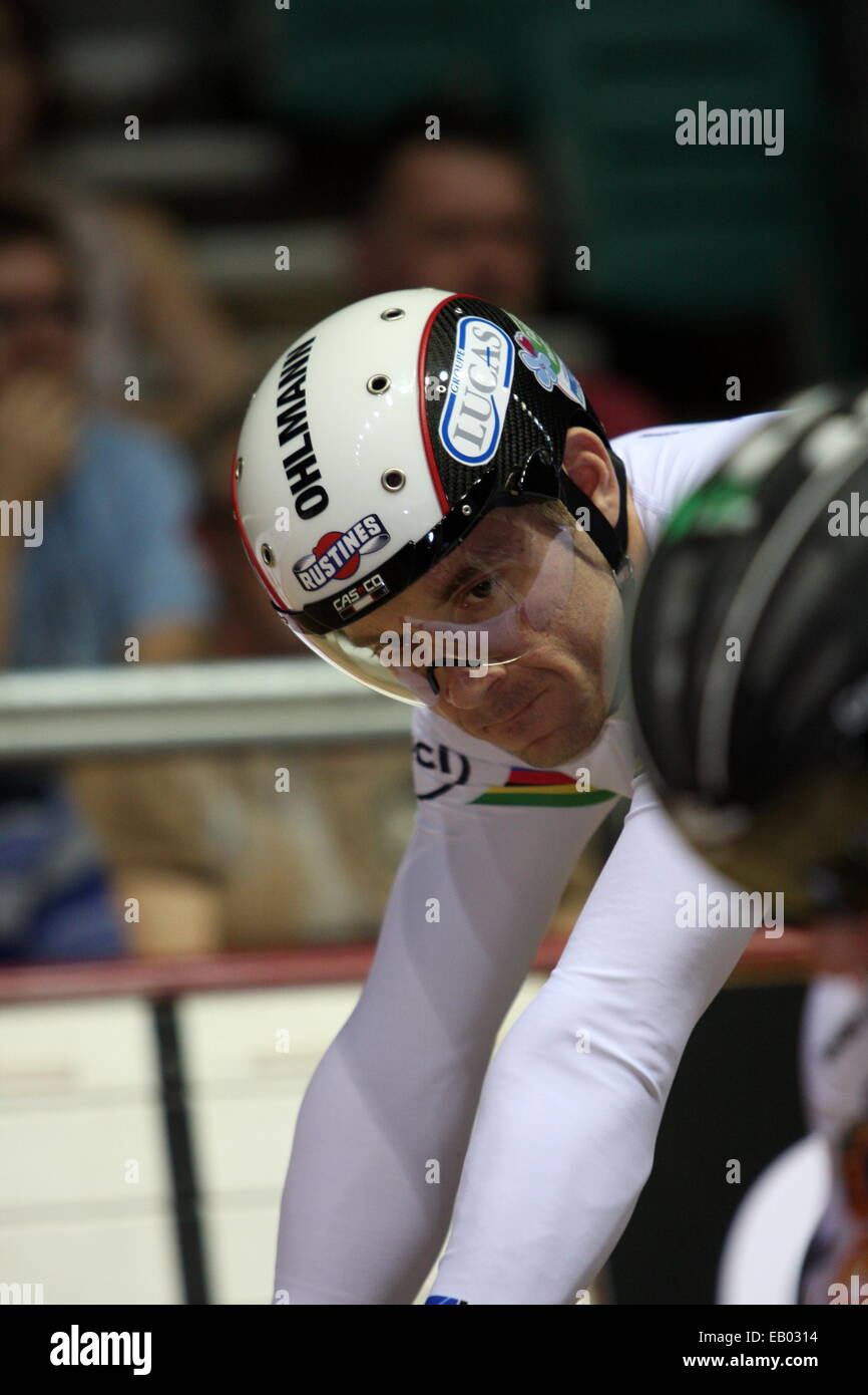 Manchester, Regno Unito. 22 Novembre, 2014. Ciclismo nazionale Centre, Manchester, UK. Il 22 novembre 2014. Serie di rivoluzione ciclismo su pista Round 2. - Francois pervia all inizio del Mens UCI sprint semifinali Credito: Concedere Burton/Alamy Live News Foto Stock