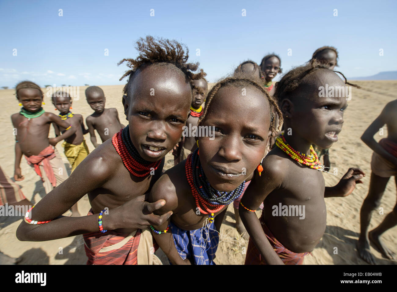 I ragazzi della tribù Dassanach, Kenya Foto Stock