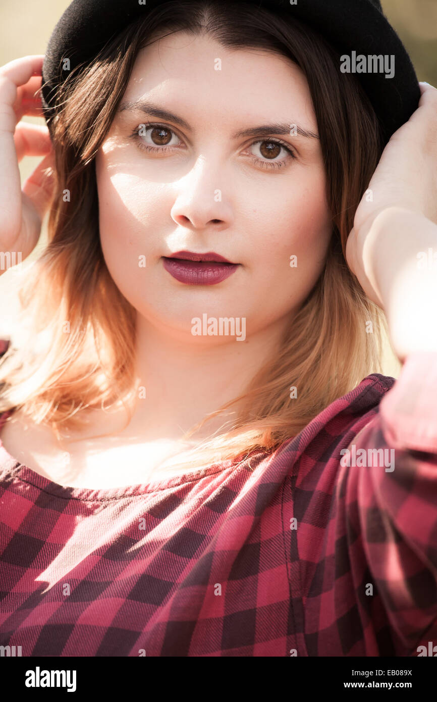 Plus-size moda modello shot in studio Foto Stock