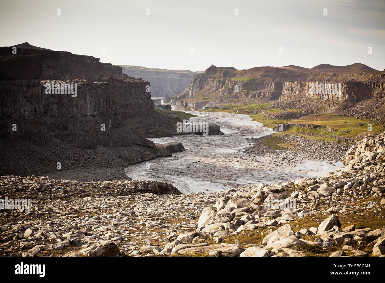 Costa del fiume islandese Jokulsa a Fjollum. Inquadratura orizzontale Foto Stock