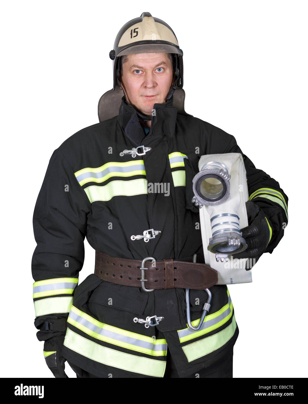 Fireman tenendo un tubo antincendio su sfondo bianco Foto Stock