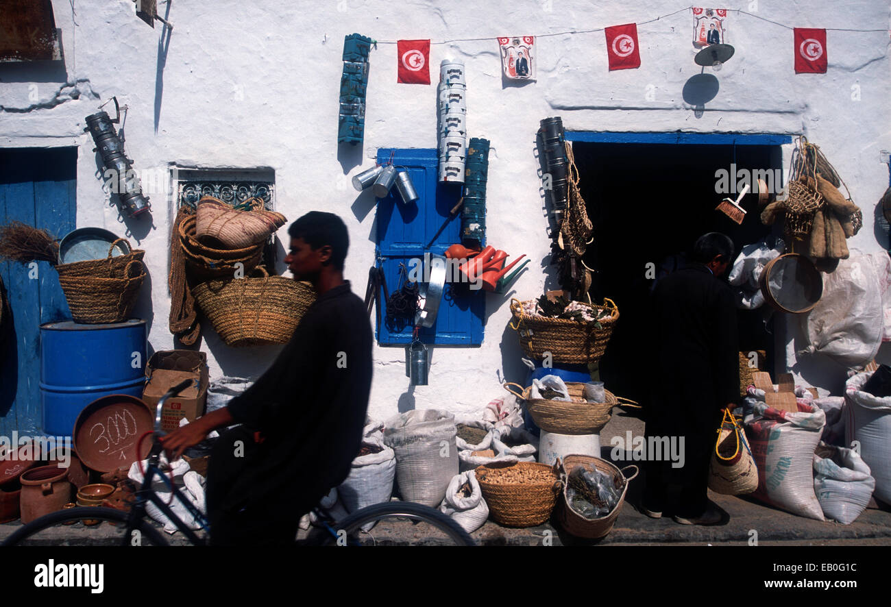 Parte anteriore di un comodo negozio in Tunisia Foto Stock