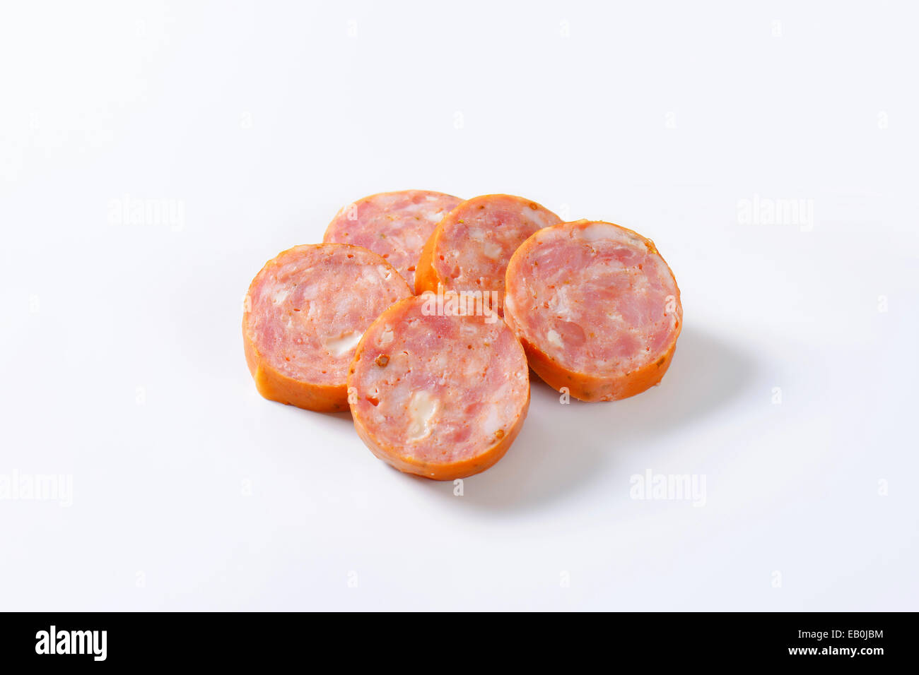 Le salsicce fatte di carni suine con pezzi di grasso Foto Stock
