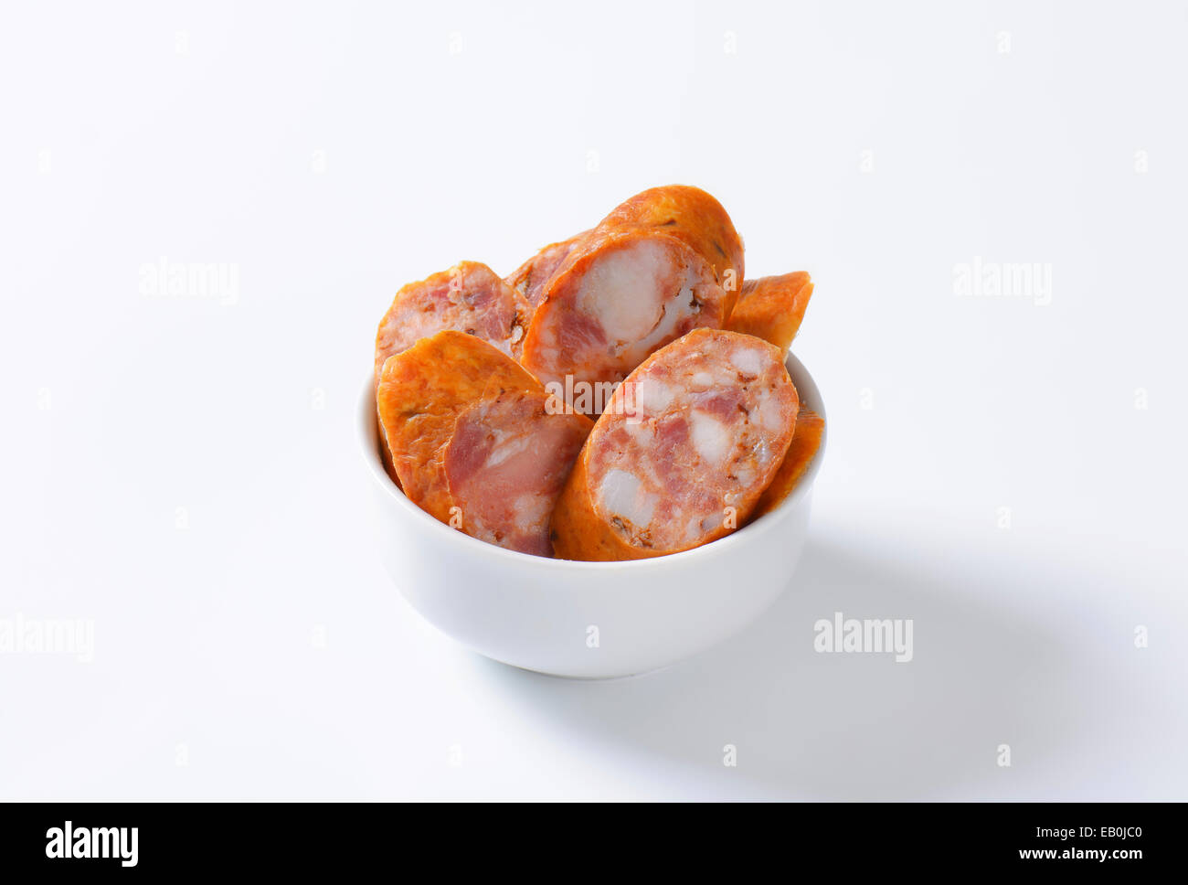 Fette di carne di maiale affumicata salsiccia in vaso Foto Stock