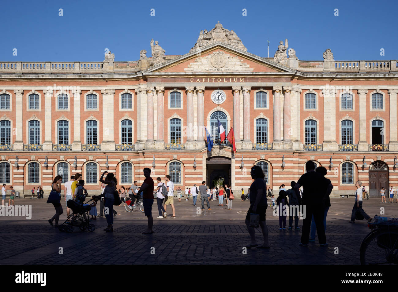 Il municipio o Mairie facciata su Place du Capitole Town Square Toulouse Francia Foto Stock