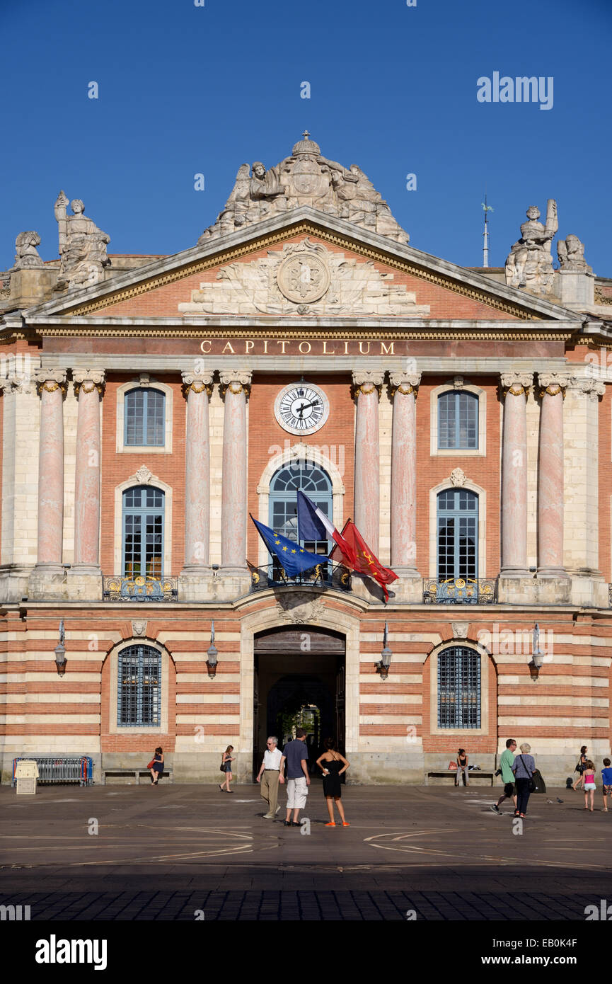 Il municipio o Mairie facciata su Place du Capitole Town Square Toulouse Francia Foto Stock