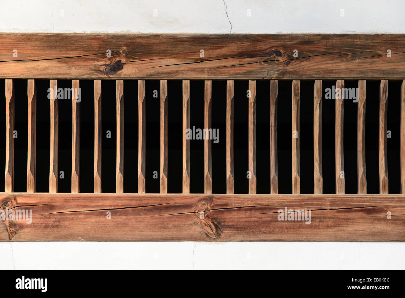 Finestra in legno con barre di coreano edificio tradizionale Foto Stock