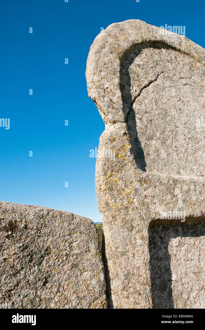 Dettagli in pietra di granito vecchie S' Ena e Thomes, Tomba dei Giganti Tomba Nuragica vicino a Dorgali, provincia di Nuoro, Sardegna, Italia Foto Stock