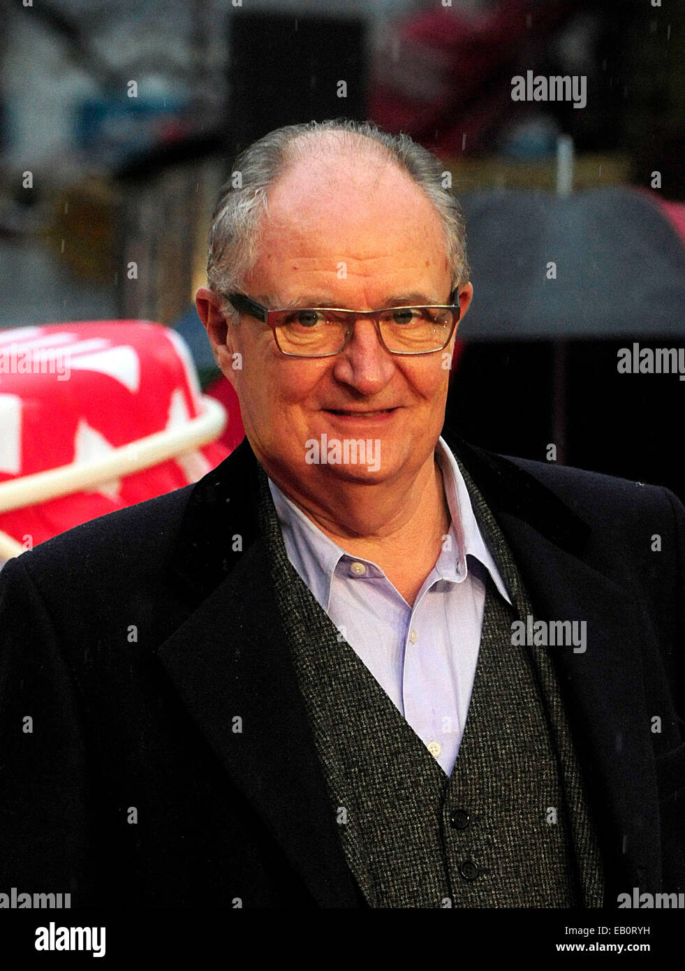 Londra, Regno Unito. Il 23 novembre 2014. Jim Broadbent frequentare la Premiere mondiale di Paddington a l'Odeon Leicester Square Londra 23 novembre 2014. Credito: Peter Phillips/Alamy Live News Foto Stock