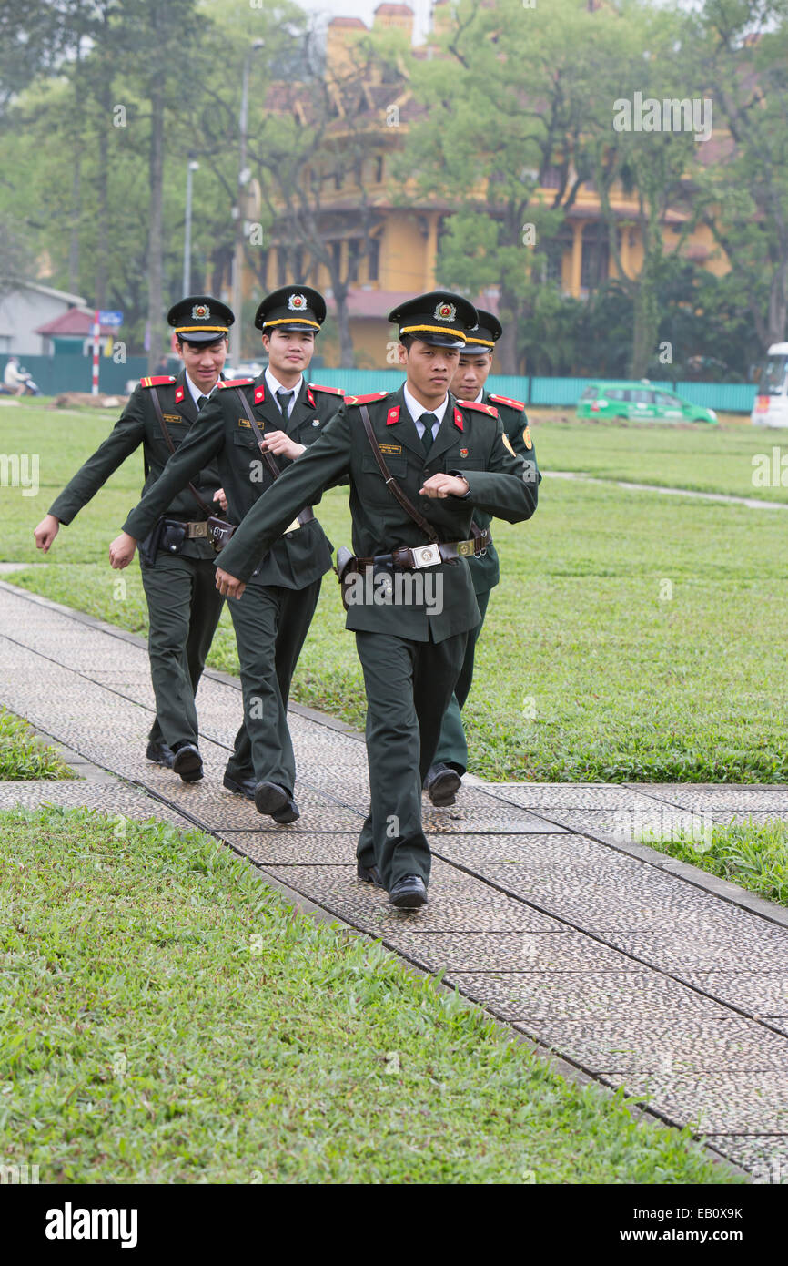 Mausoleo di Ho Chi Minh guardie militari di Hanoi, Vietnam Foto Stock
