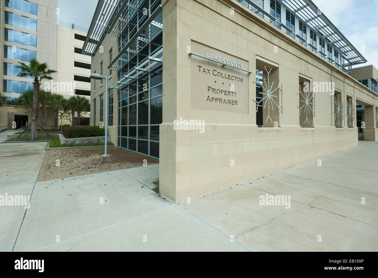Central Florida Lake County imposta lo stimatore di proprietà è un edificio situato nella Tavares, Florida USA Foto Stock
