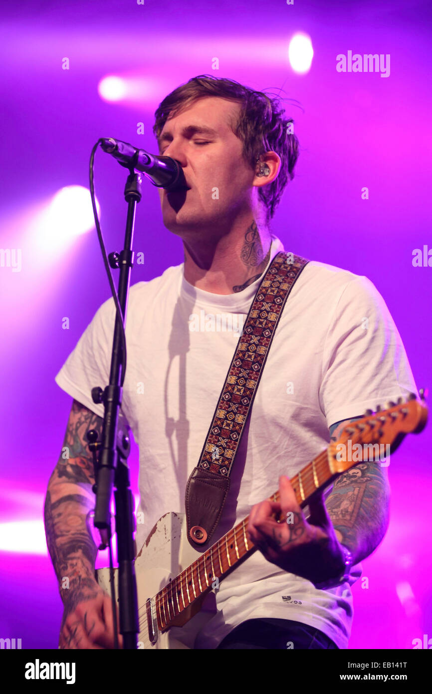 Birmingham, Regno Unito. 24 Novembre, 2014. American rock band di inno Gaslight eseguire live a Birmingham O2 Academy come parte del loro tour a sostegno del loro album 2014 rilasciare farti male Credito: Simon Newbury/Alamy Live News Foto Stock