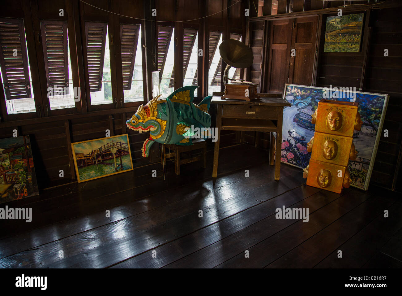 Artista della casa o in thailandese Baan Silapin - Molto tempo fa, questi tipi di vecchio teak tailandese case sono state molto tipico lungo la klongs ma per Foto Stock