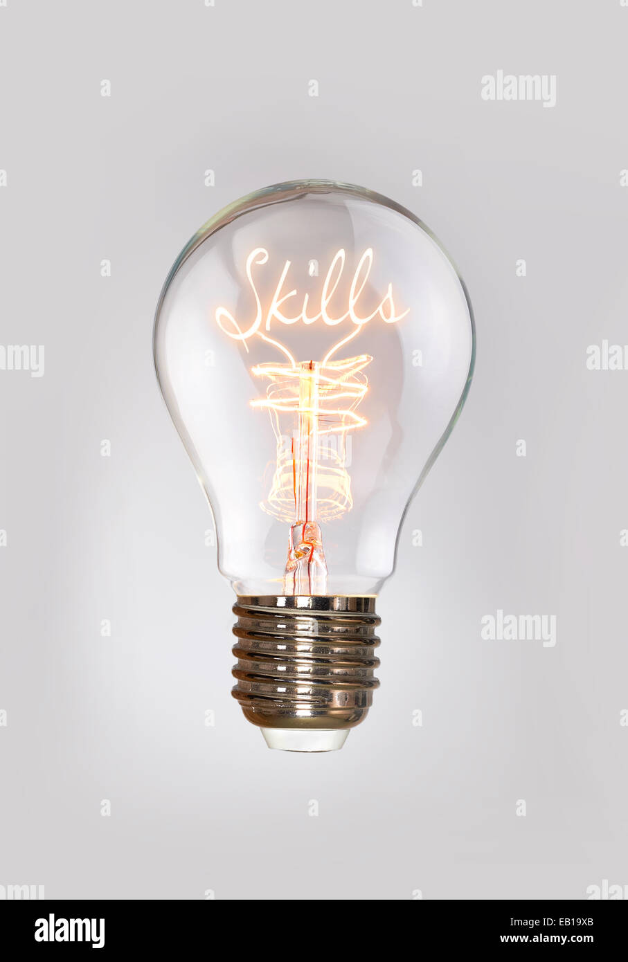 Il concetto di competenze in un filamento lampadina. Foto Stock
