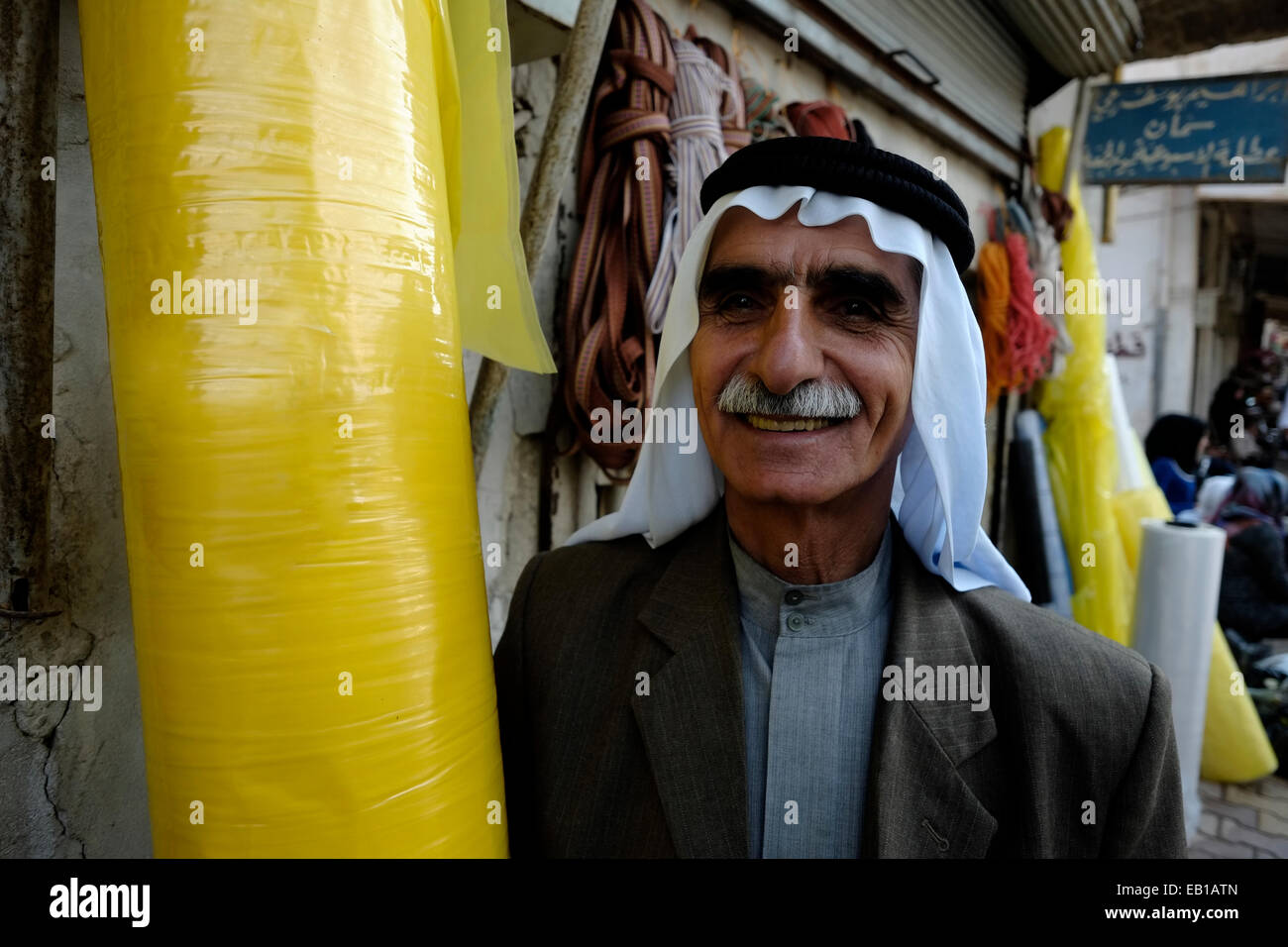 Un uomo anziano nella città di Al-Malikiyah anche chiamato Derek ( ) curda in Al Hasakah o distretto Hassakeh nella Siria settentrionale Foto Stock