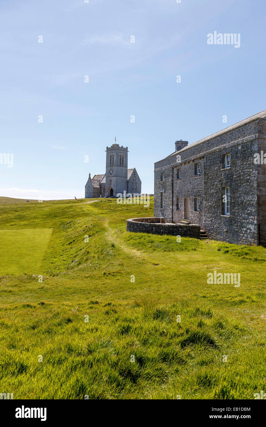 Cerca passato casa vecchia a nord verso la chiesa su Lundy Island Foto Stock
