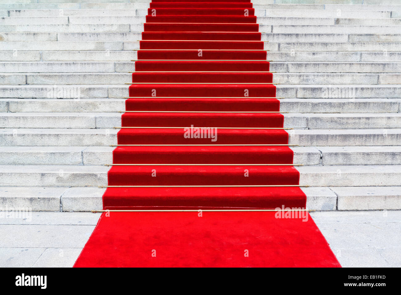 Tappeto rosso sulla scalinata che segna il percorso preso dalle celebrità su eventi cerimoniali Foto Stock