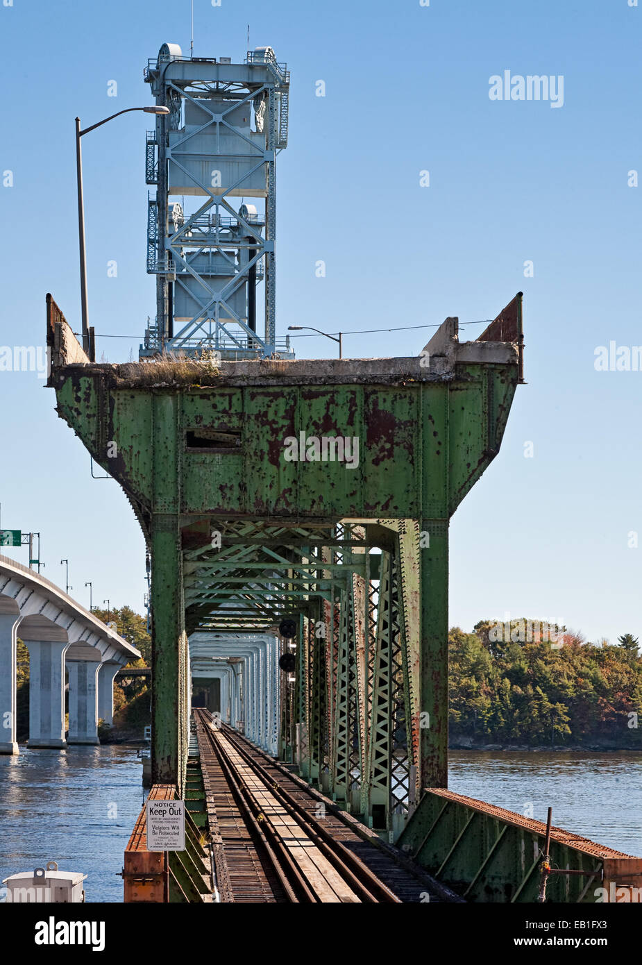 Ferro vecchio ponte ferroviario in bagno, Maine. Foto Stock