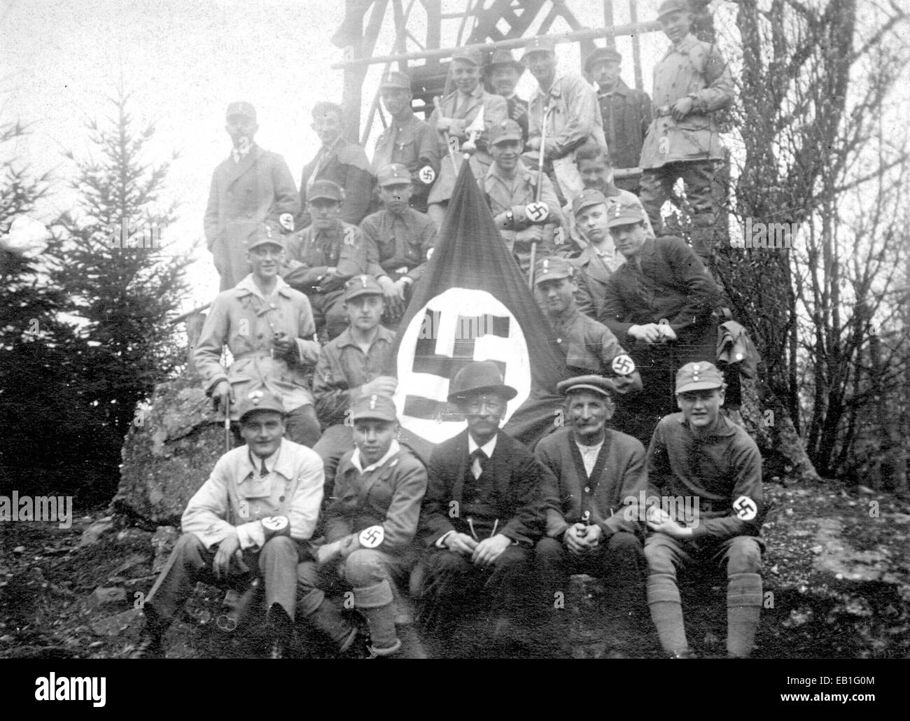 Sostenitori del Partito nazista (NSDAP) di recente fondazione a Rothselberg, Germania, 1925. Fotoarchiv für Zeitgeschichtee - NESSUN SERVIZIO DI CABLAGGIO Foto Stock