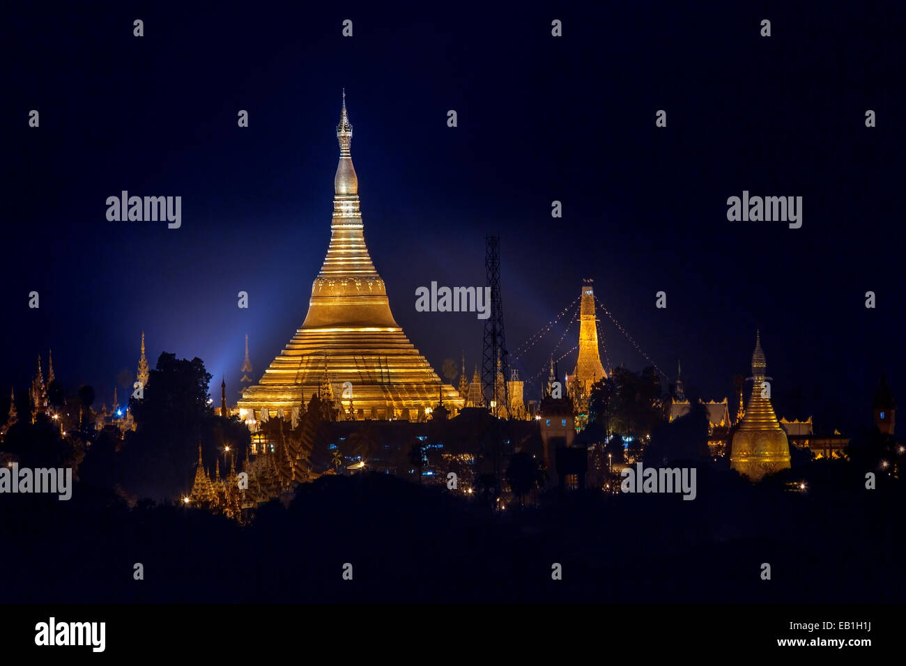 La Shwedagon pagoda - città di Yangon in Myanmar (Birmania) Foto Stock