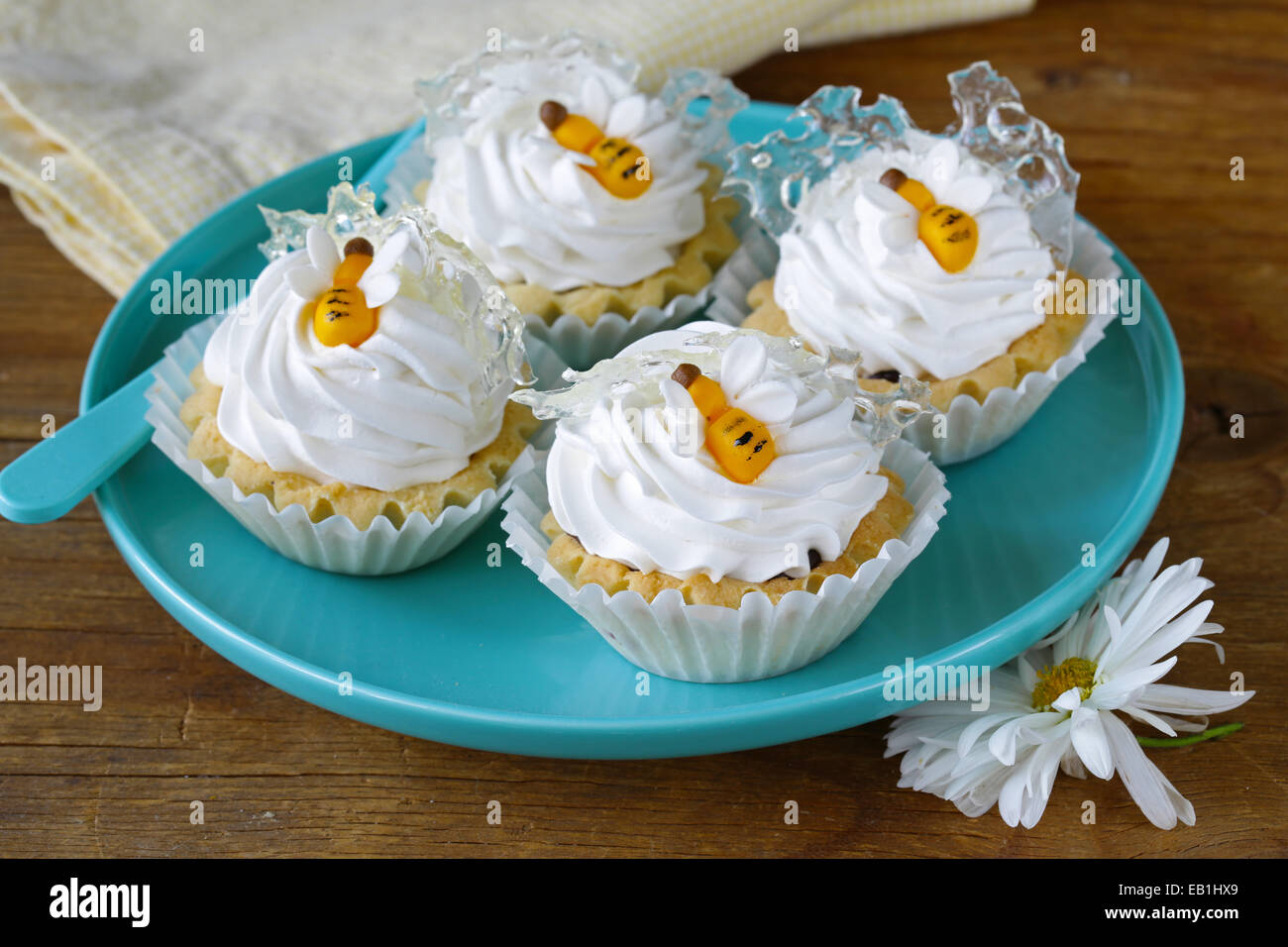 Dolce limone tortine con panna e miele Foto Stock