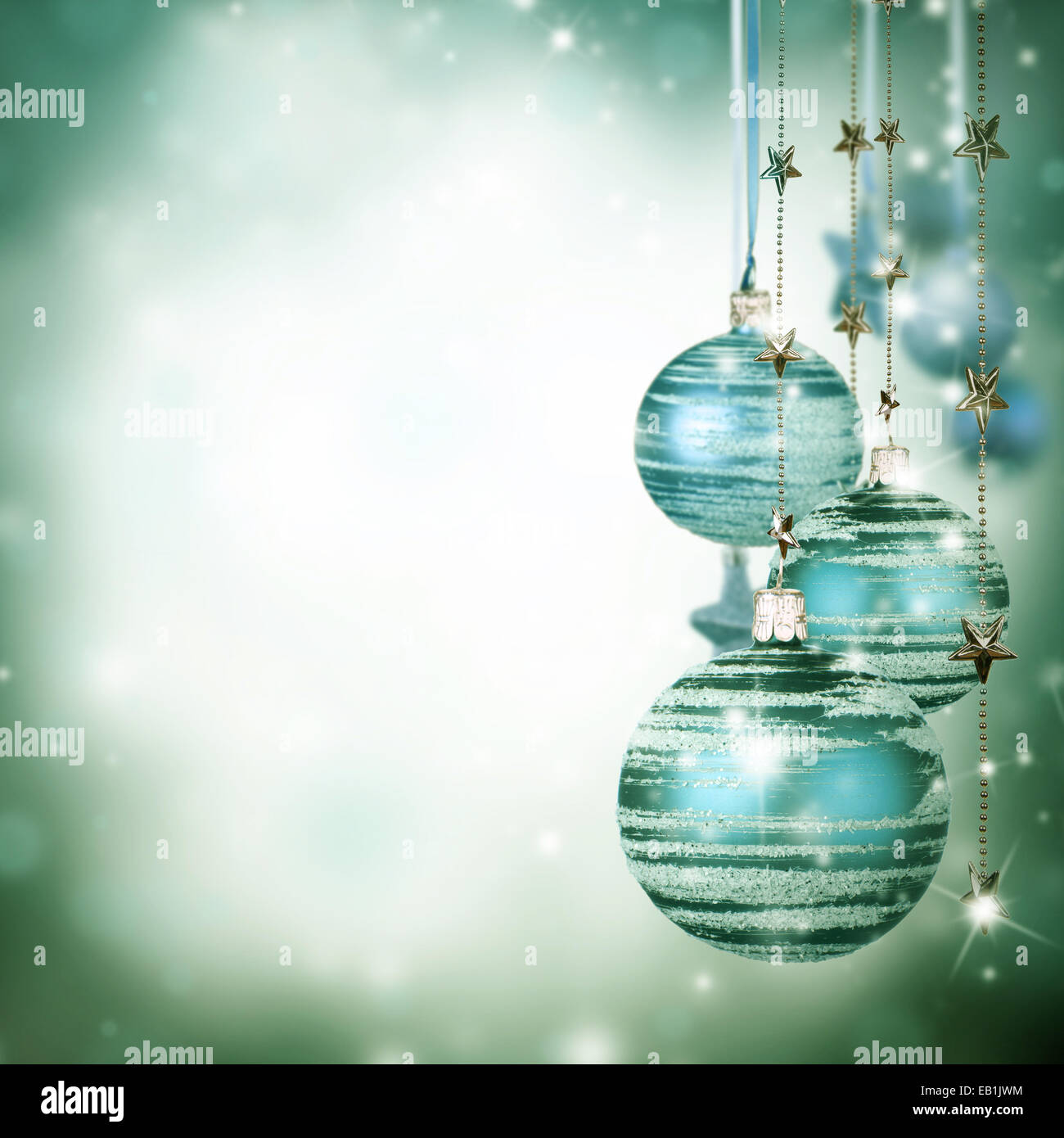 Tema Natale blu con sfere di vetro e lo spazio libero per il testo Foto Stock