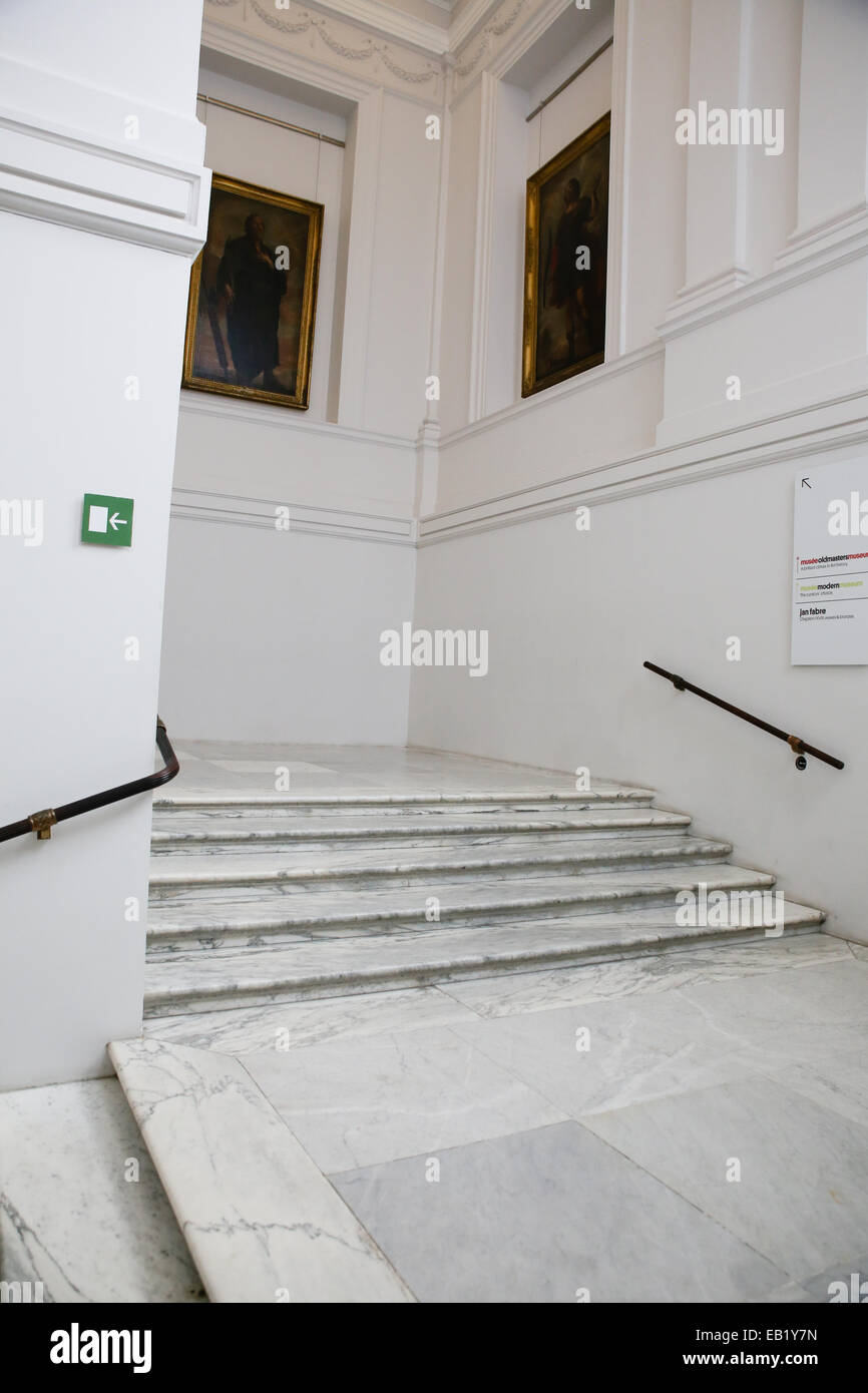 Marmo bianco scale art museum interno Foto Stock