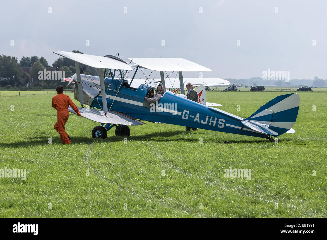 Velivolo storico con pilota e di meccanica presso il festival agricoli Flaeijel il 27 settembre 2014, Paesi Bassi Foto Stock