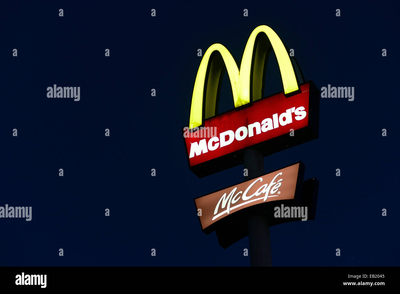 Mcdonald's e McCafé insegne luminose Foto Stock