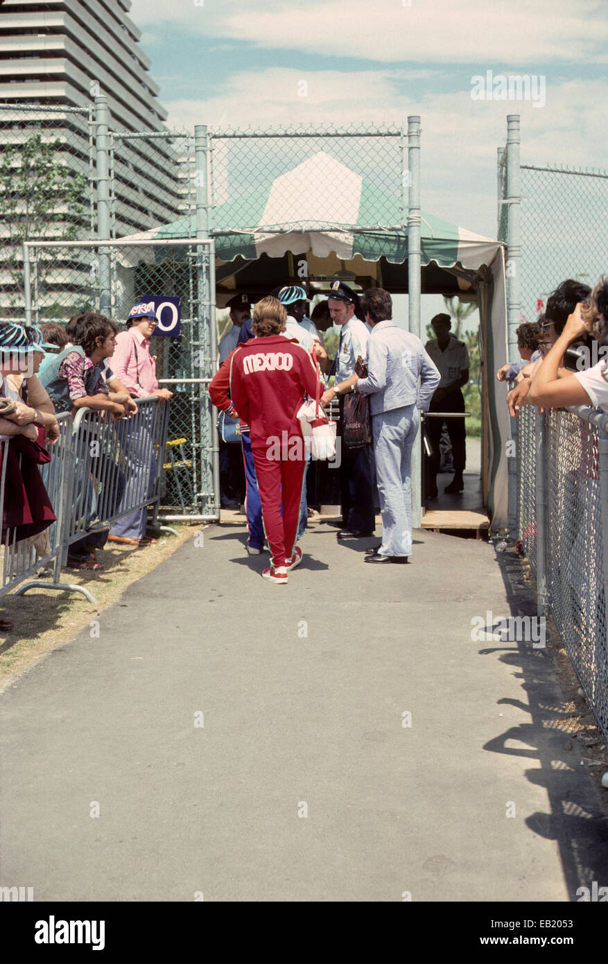 1976 Olimpiadi di Montreal, Canada, cancello di sicurezza per alloggiamento atleta Foto Stock