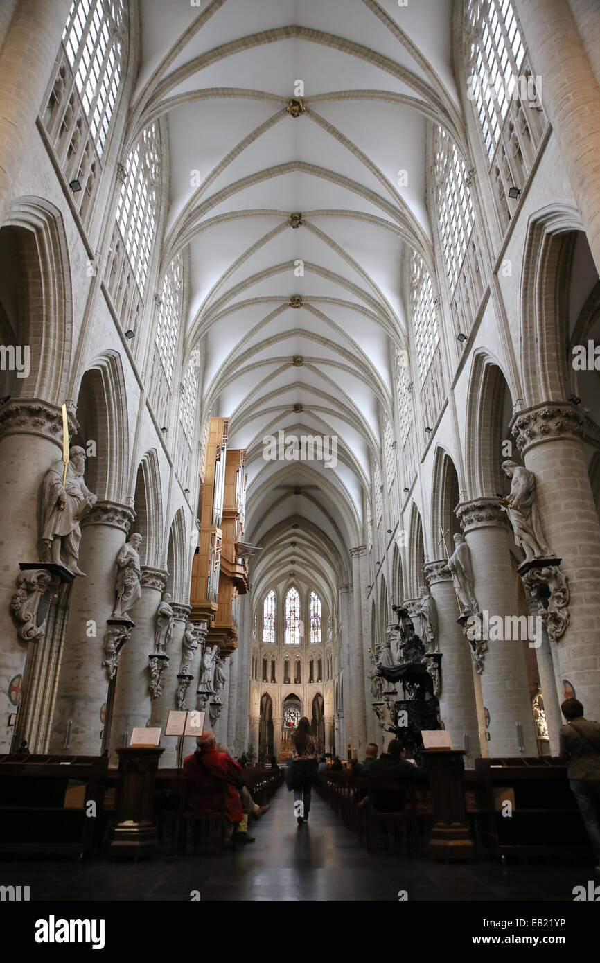 Architettura della chiesa interno Foto Stock
