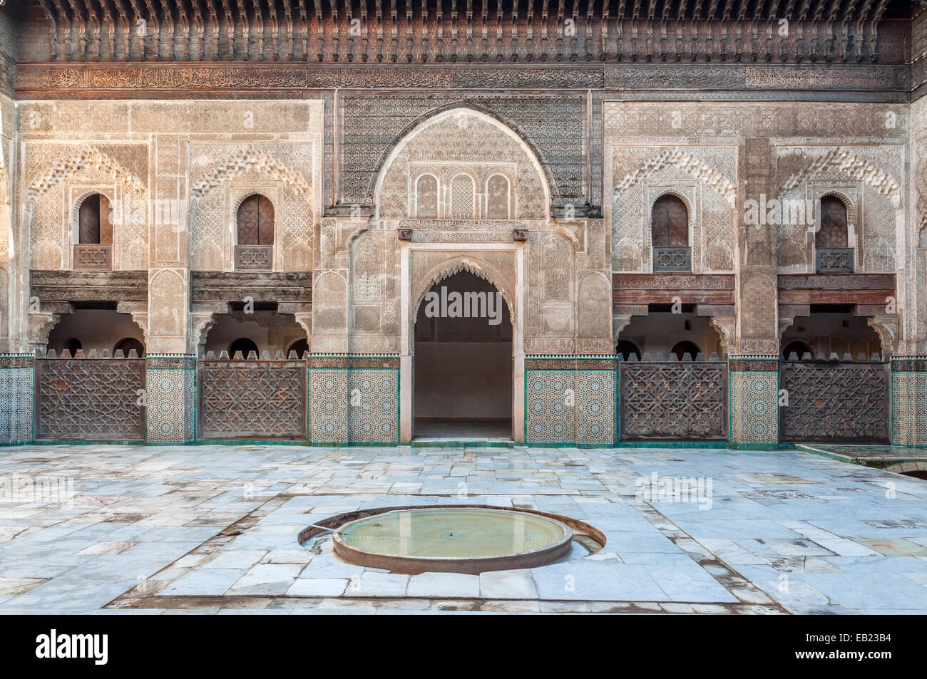 Corte di Madrasa Bou Inania a Fez, in Marocco, Africa Foto Stock