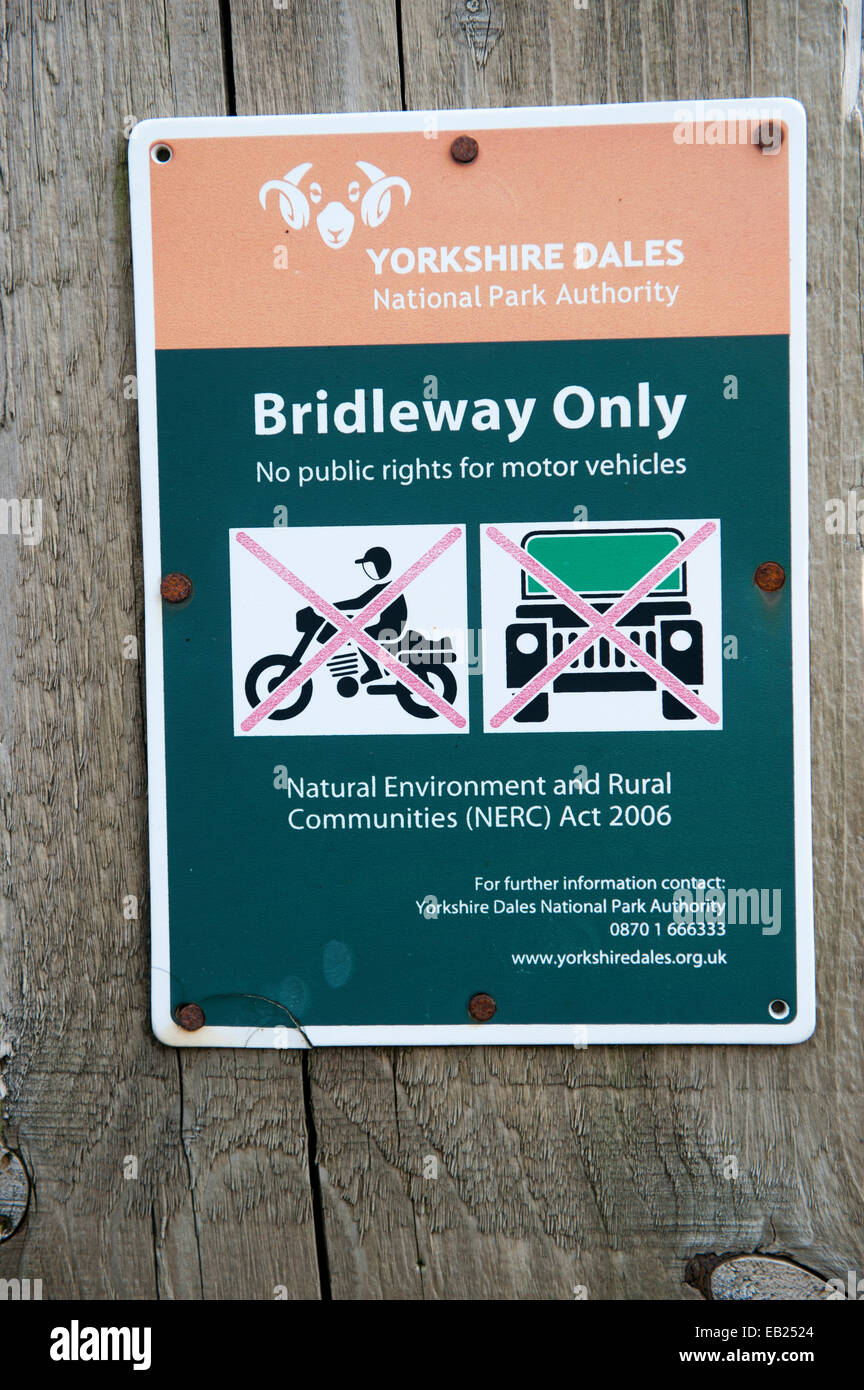 Yorkshire Dales Bridleway segno di accesso sulla briglia Pennine Way. Regno Unito Foto Stock