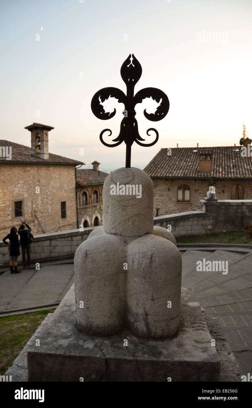 Gubbio, vista del giglio in contrasto Foto Stock