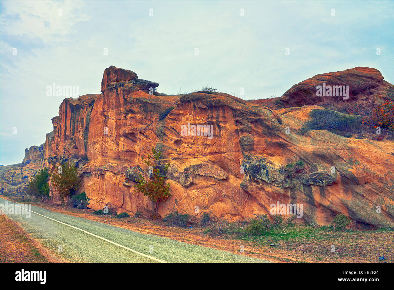 Strada di montagna nei pressi di Uplistsikhe città. Georgia e Caucaso Foto Stock