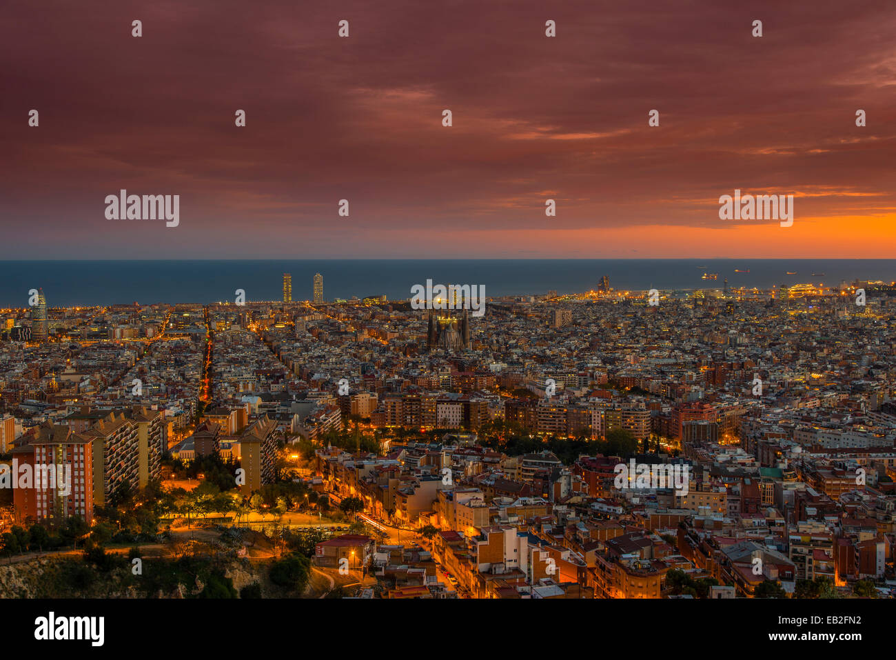 Sunset skyline della città, Barcellona, in Catalogna, Spagna Foto Stock