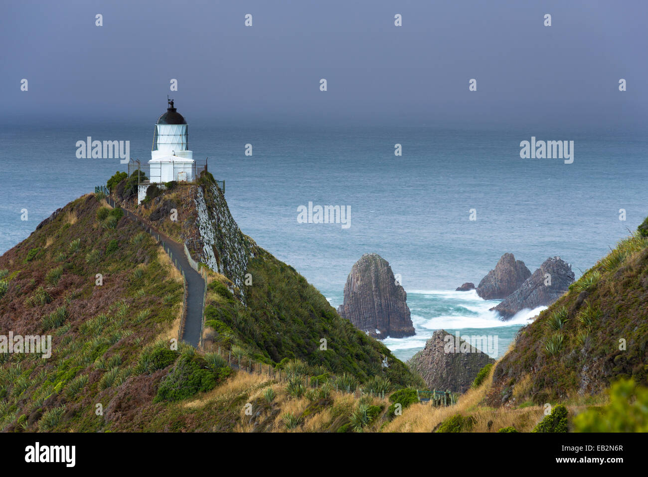 Il faro di Nugget Point, Nugget Point, Ahuriri piana, Regione di Otago, Nuova Zelanda Foto Stock
