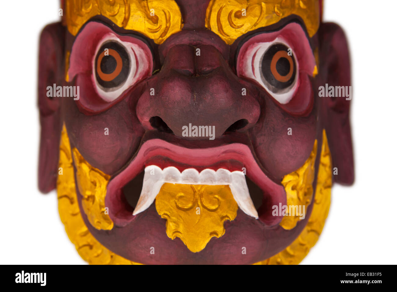 Bhairab maschera di legno isolato su sfondo bianco Foto Stock