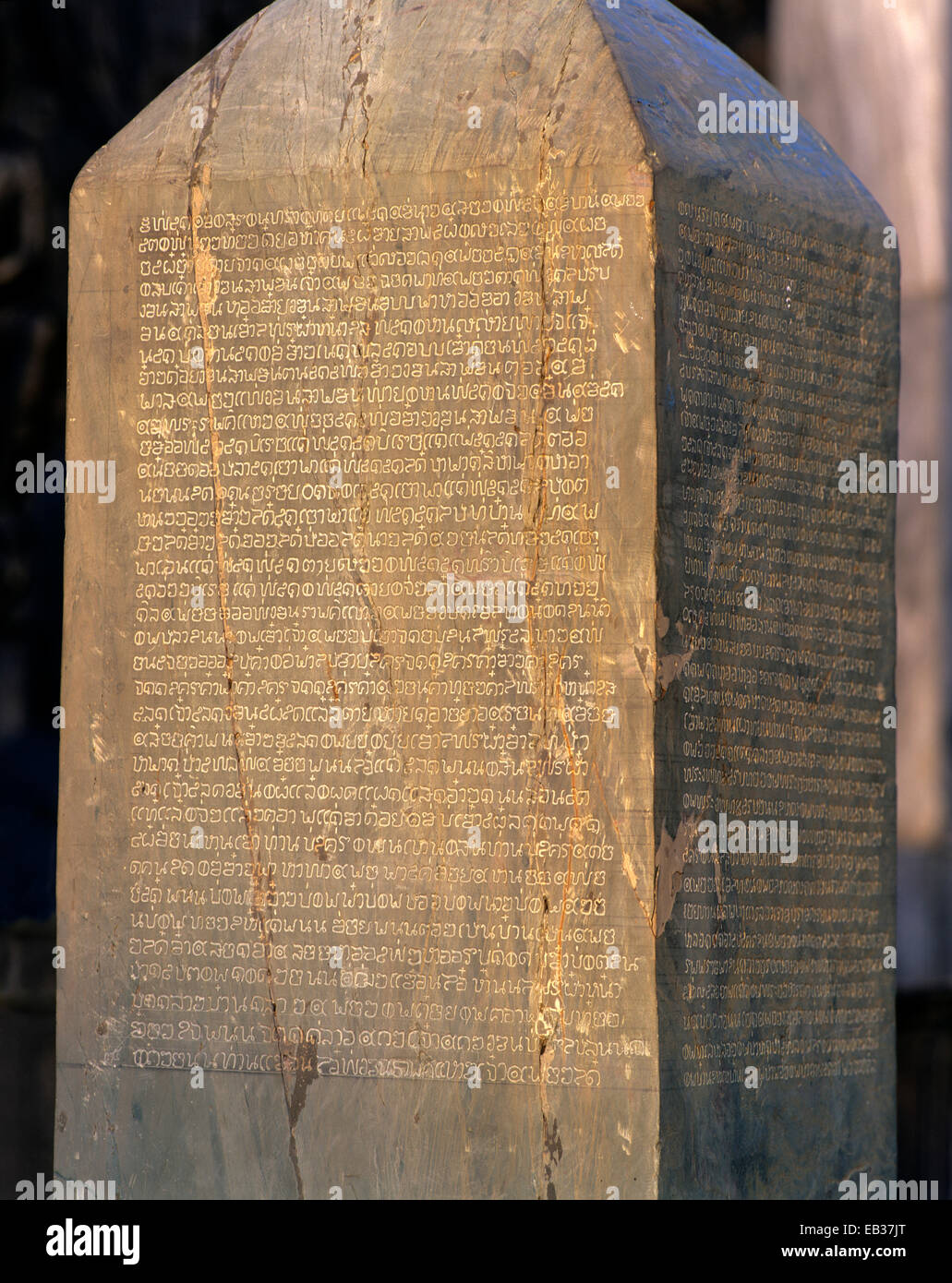 Origine del Thai script, Ramkhamhaeng stele con iscrizione, Sukhothai Historical Park, Sukhothai, Sukhothai Provincia Foto Stock