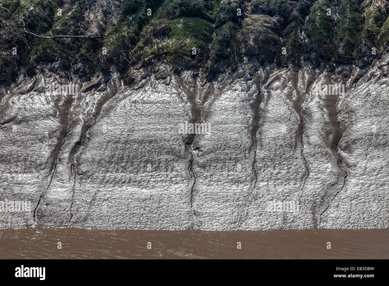 Pomeriggio luce del sole sulle vaste mudflats sulle rive del fiume Avon, Clifton Gorge, Bristol, Inghilterra - un paesaggio inquietante Foto Stock Pomeriggio luce del sole sulle vaste mudflats sulle rive del fiume Avon, Clifton Gorge, Bristol, Inghilterra - un paesaggio inquietante Foto Stock