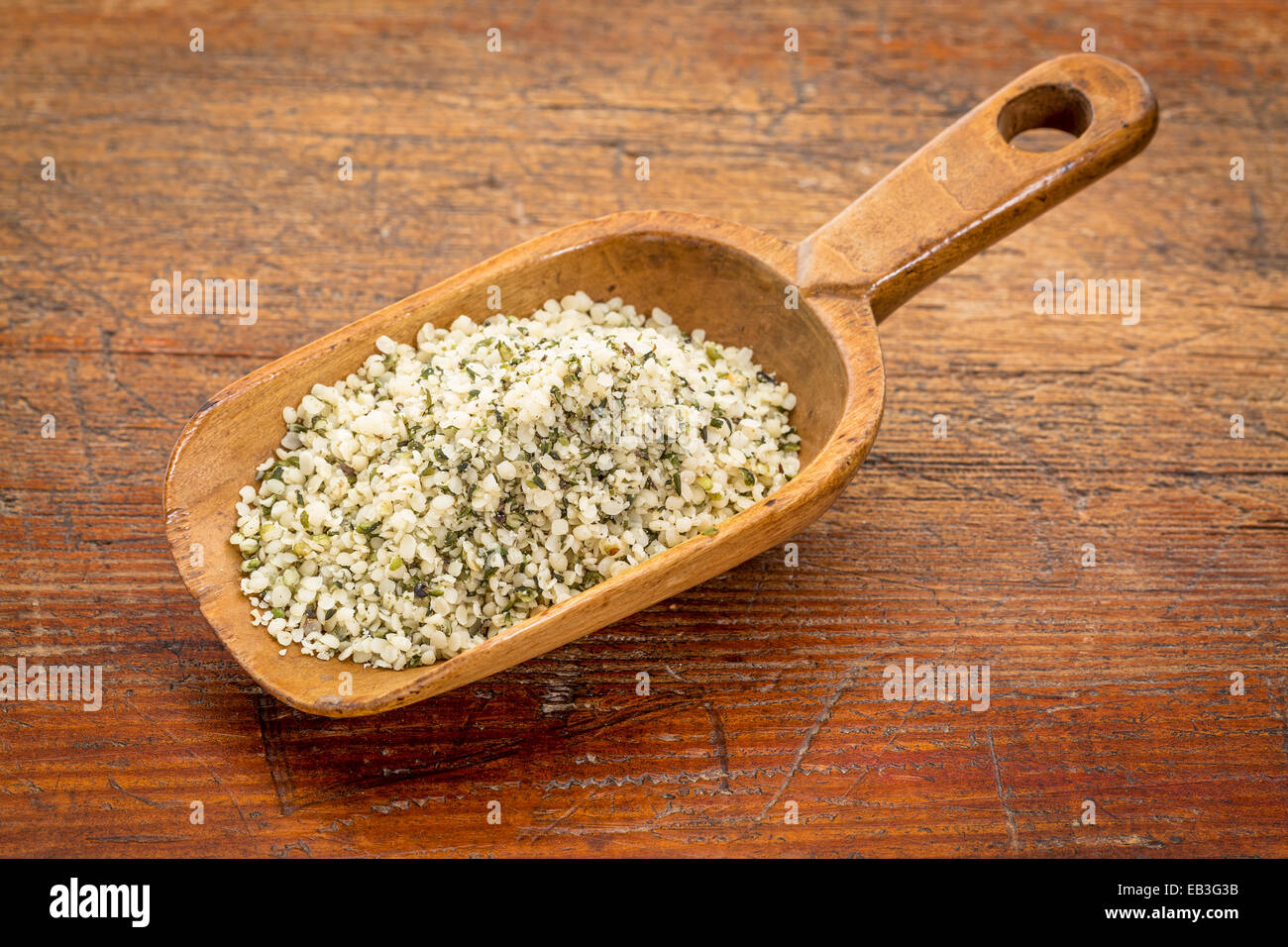 Semi Di Marijuana Su Cucchiaio Di Legno E Foglia Di Marijuana Su Sfondo  Legno Semi Di Cannabis Canapa Medicale - Fotografie stock e altre immagini di  Seme di canapa - iStock