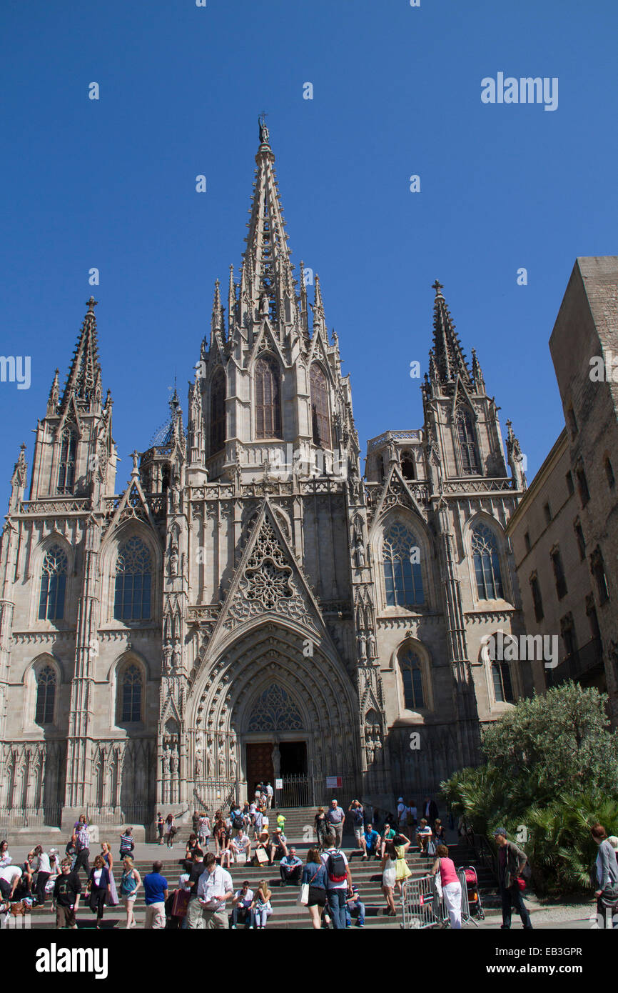 Esterno della Cattedrale di Santa Eulalia chiamato anche Cattedrale de La Seu nel Barri Gotic (quartiere gotico) Barcellona,Spagna Foto Stock
