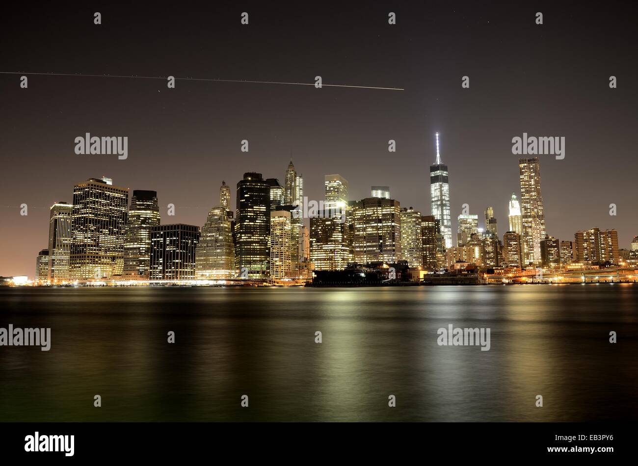La parte inferiore di Manhattan di notte. New York. Stati Uniti d'America. Foto Stock