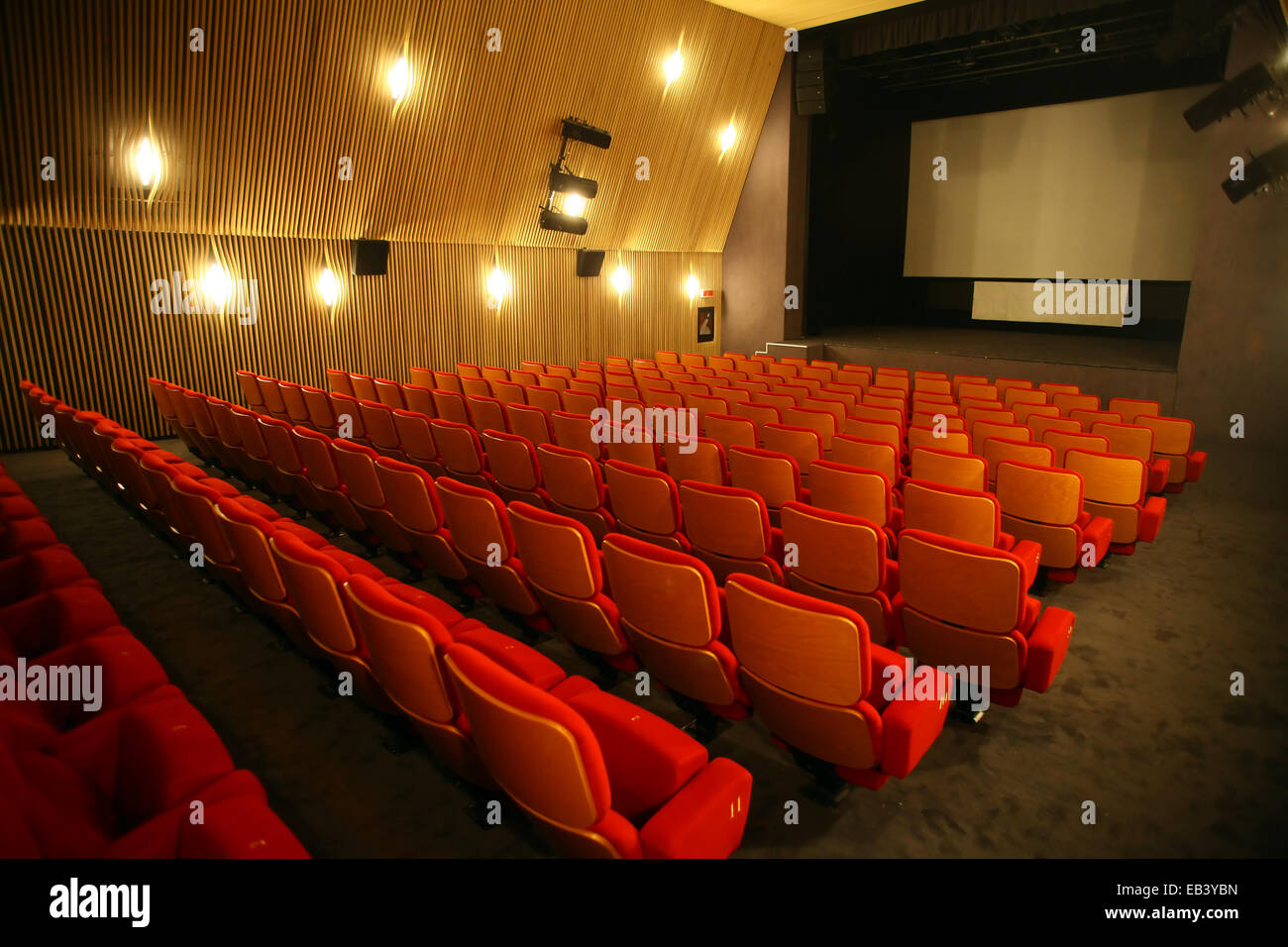 Colore shot orizzontale di alcuni posti in una sala cinematografica. Foto Stock