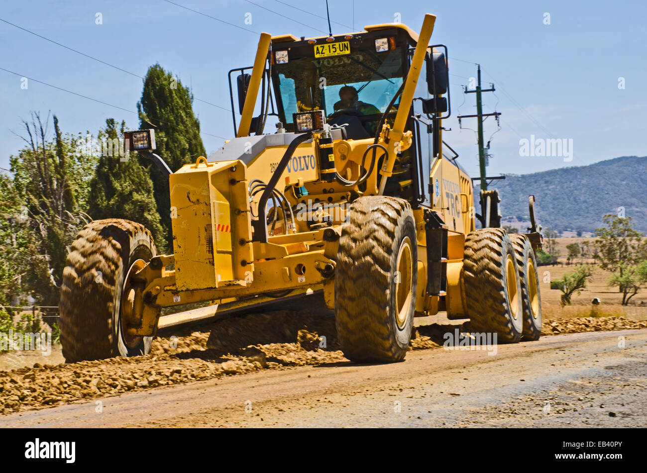 Volvo motolivellatrice lavorando su una strada rurale Tamworth Australia Foto Stock