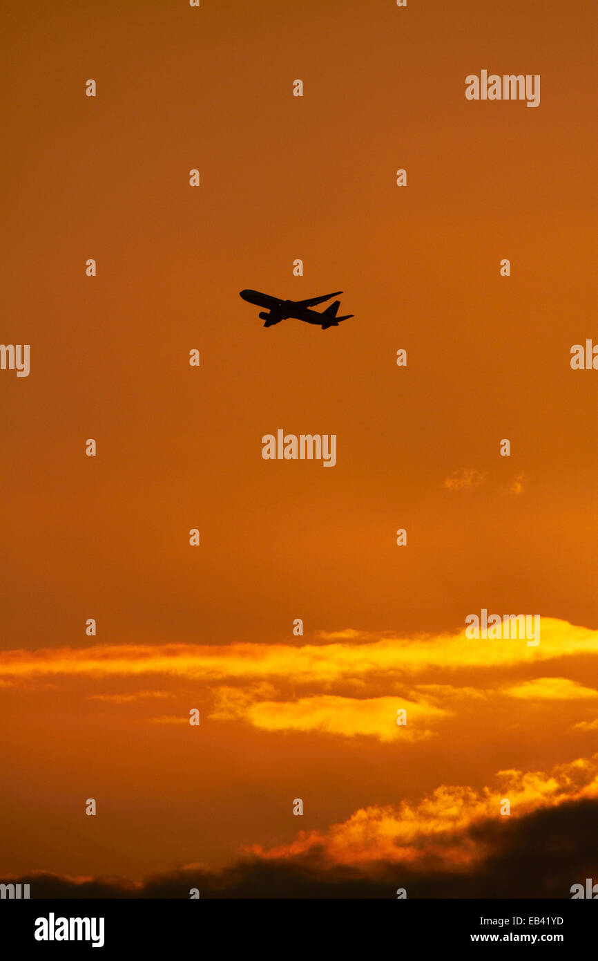 Jet del passeggero al tramonto, Honolulu Oahu, Hawaii, STATI UNITI D'AMERICA Foto Stock