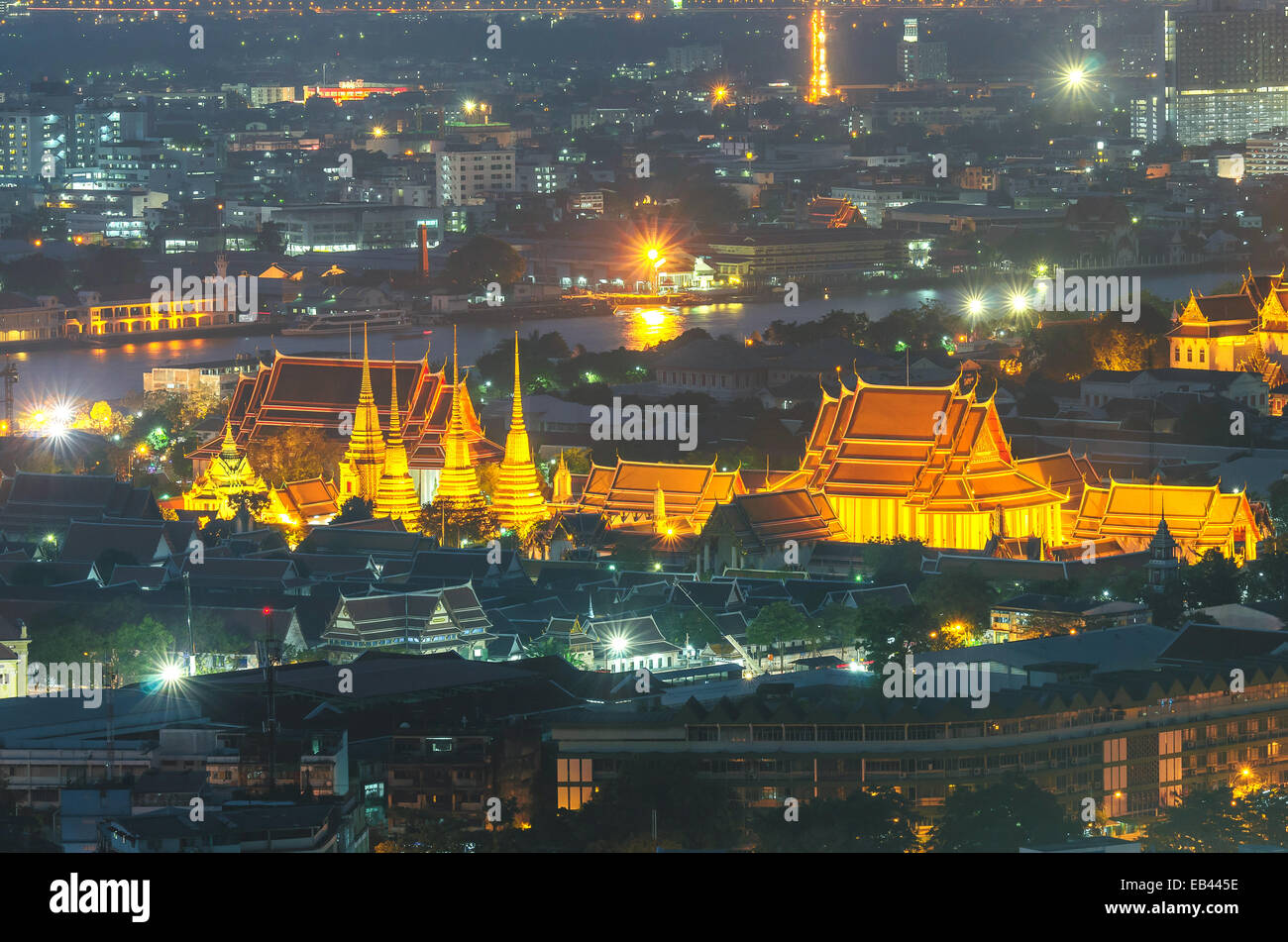 Wat Pho tempio al crepuscolo, Bangkok, Thailandia Foto Stock