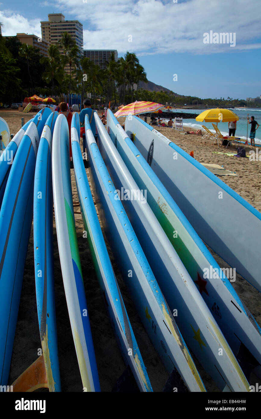 Noleggio tavole da surf, la spiaggia di Waikiki, Honolulu Oahu, Hawaii, STATI UNITI D'AMERICA Foto Stock