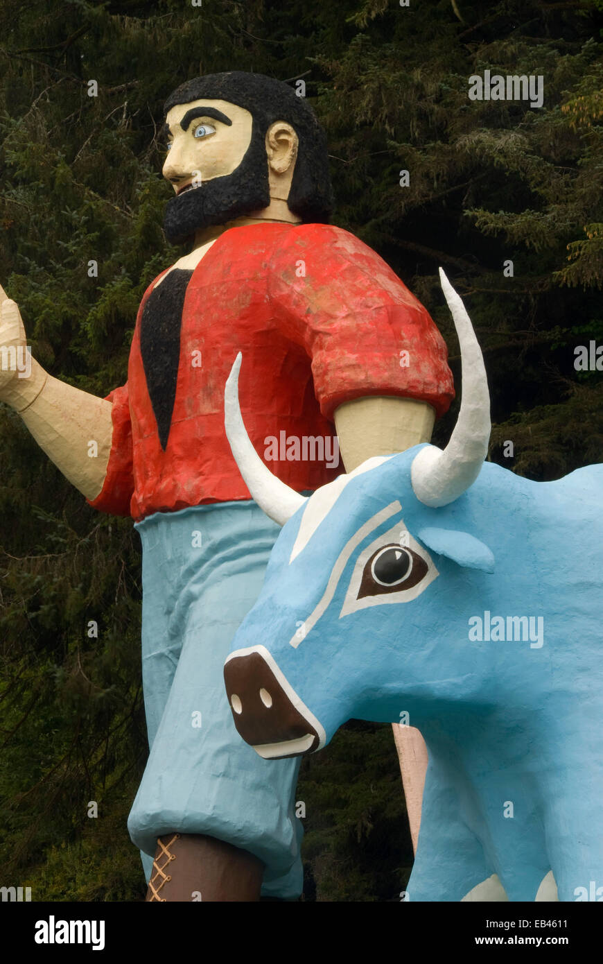 Paul Bunyan e Babe statue, alberi di mistero, California Foto Stock
